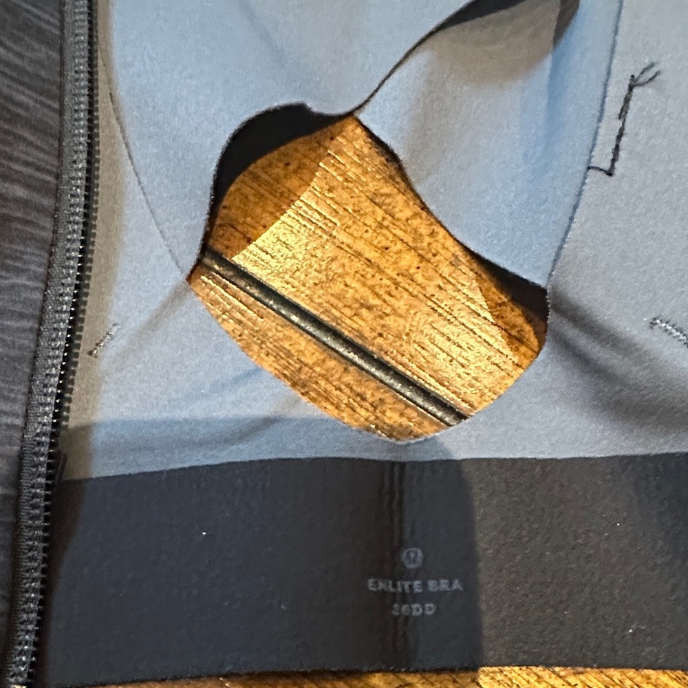lululemon athletica Enlite Bras - Picture 3 of 7